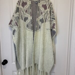 Yaira Eyelash Knit Poncho Sweater Women L/XL Cream Grey Mauve Geometric Fringe